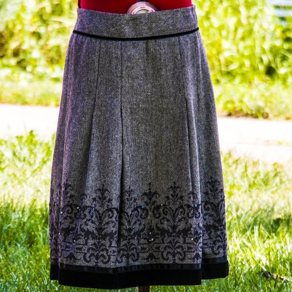 Ann Taylor LOFT mid length skirt - Picture 4 of 5